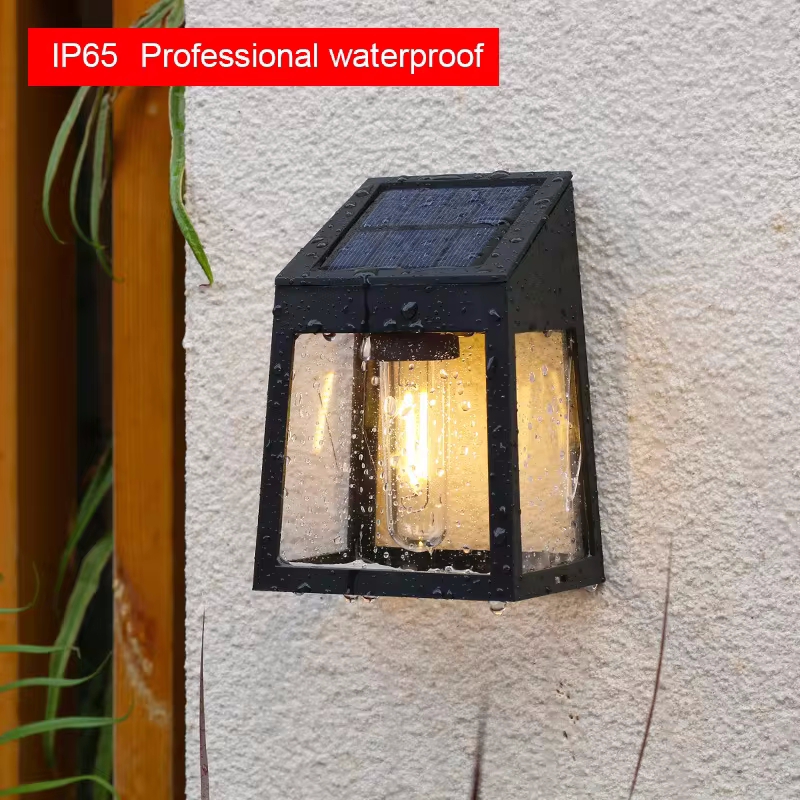 Lampa ścienna na energię słone – Outdoor Lighting With Outlet recenzja i cena